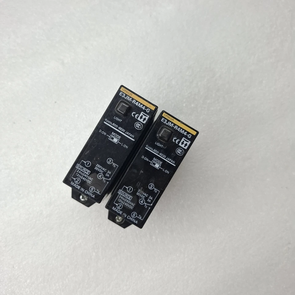 LOT OF 2 PCS OMRON E3JM-R4M4-G SENSOR E3JMR4M4G | For Parts Or Not Work